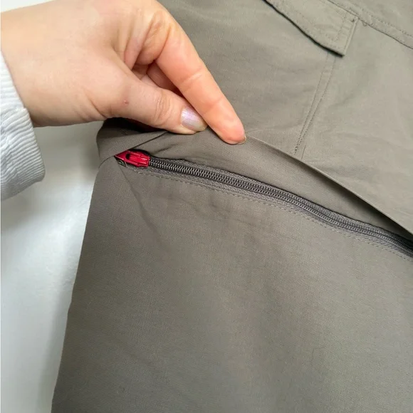 The North Face Women’s Zip Off Convertible Hiking Outdoor Pants - Picture 4 of 7